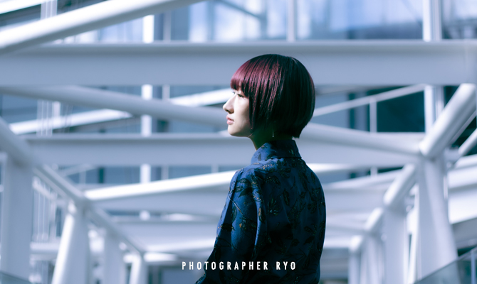 美しい月の写真】55-250mmの望遠レンズで撮影した空に浮かぶ月の写真