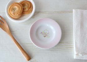 イマン ローズバスケット 陶器、ホーロー － フレンチカントリーのバラ