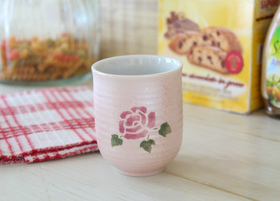 マニー ローズ 陶器 キッチン － フレンチカントリーのバラ柄、レース