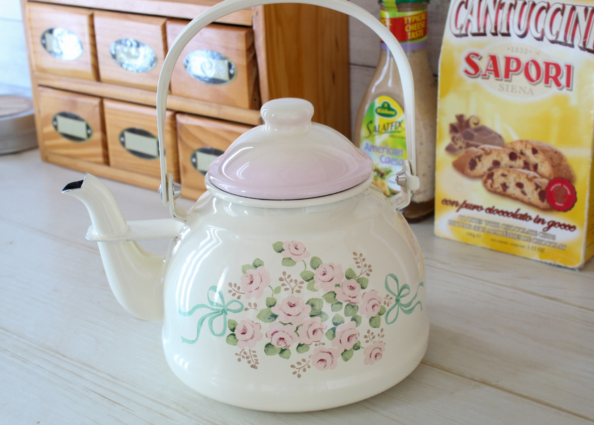 イマン エマ ホーロー レトロケトル1.5L － フレンチカントリーのバラ