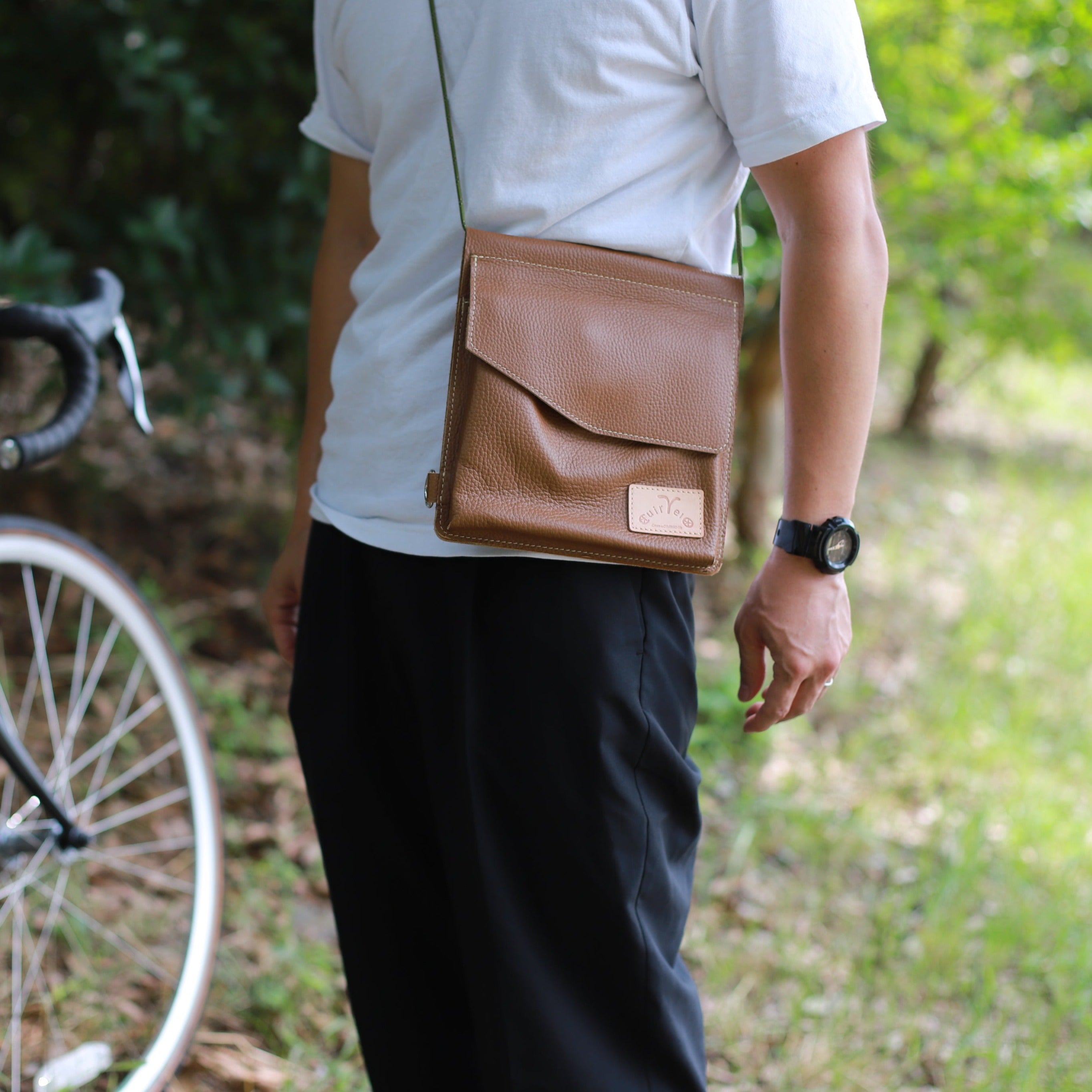 レザー フレームバッグ 「Charlie」 ｜ 自転車用 本革 – CuirVelo