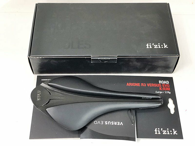 未使用品 フィジーク FIZIK アリオネ R3 ヴァーサス エヴォ キウム