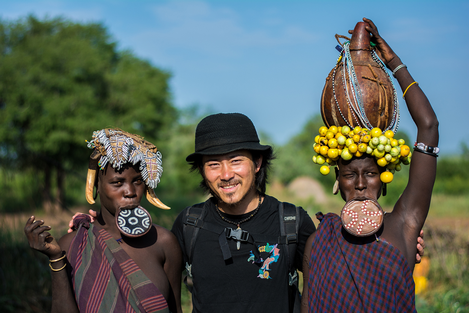 唇に大きな皿をはめたムルシ族！【少数民族巡りハイライト】