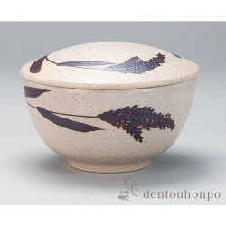 送料無料】 蓋付レンジ鉢 おひつ 染付椿 / 和窯 どんぶり 丼 美味しい