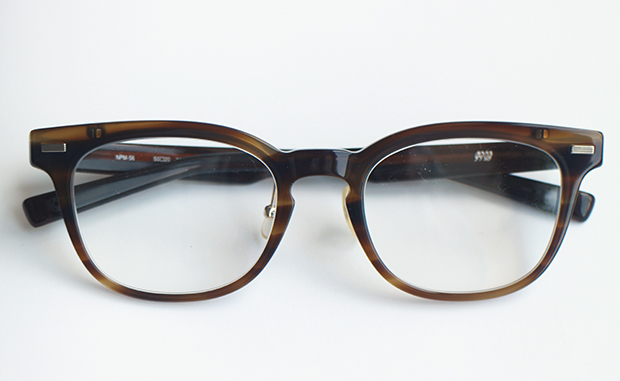 999.9(フォーナインズ) デザインと機能性を兼ねた跳ね上げウェリントン