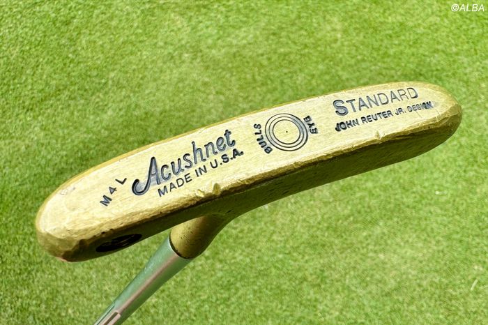 写真] 「全部フックラインで打てる」 片山晋呉がグリーン上で左右両