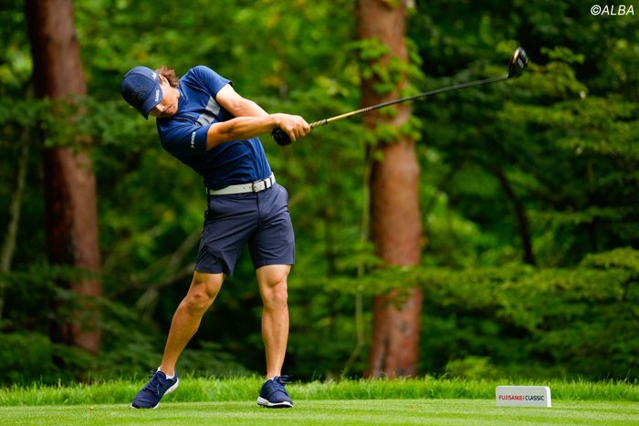 石川遼がスニーカータイプのゴルフシューズをテスト「歩いていて疲れ