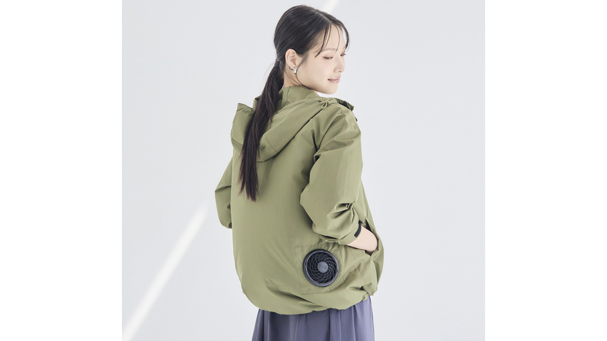 着るだけで涼しいクロスプラスの晴雨兼用空調服「歩く扇風機ウエア