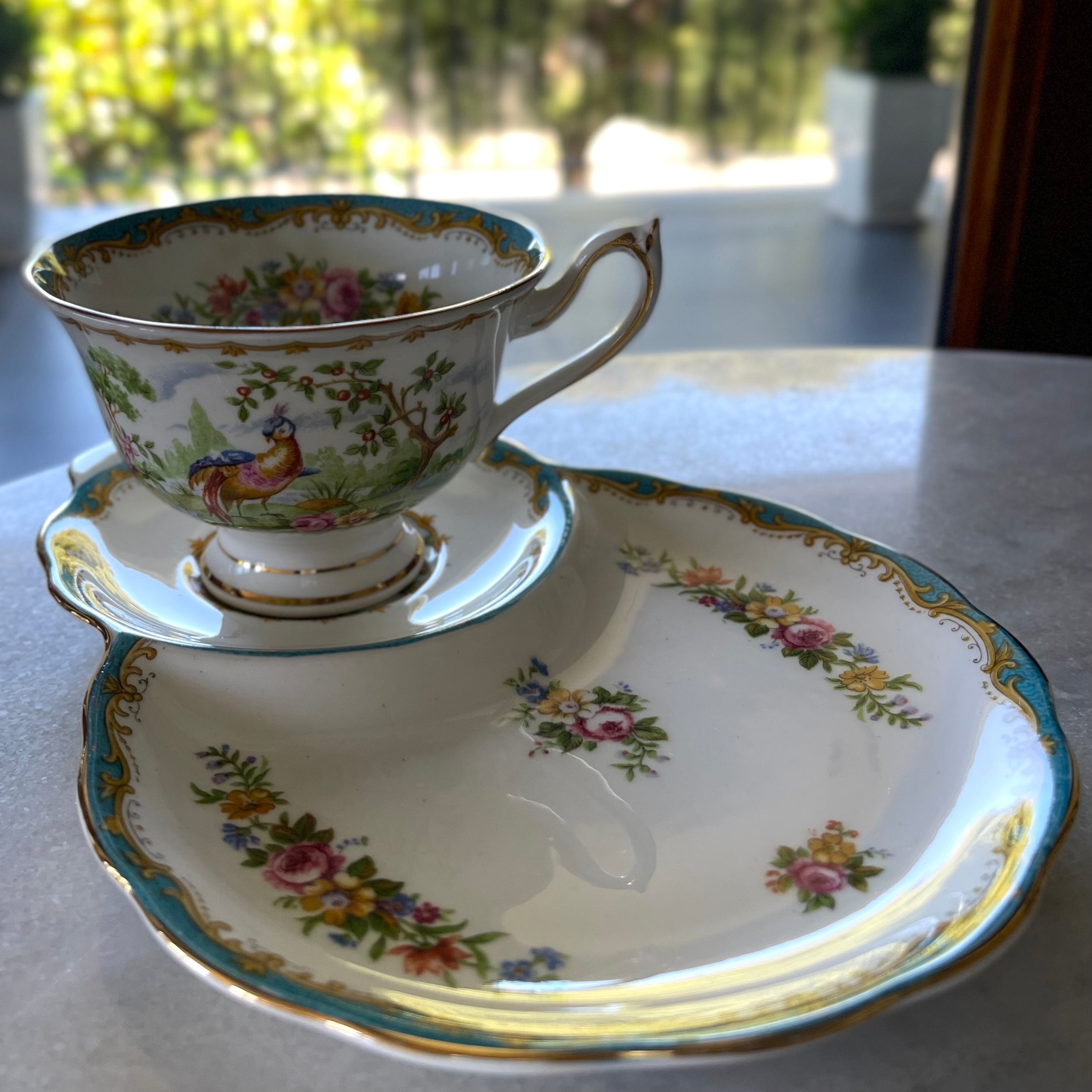 ロイヤルアルバート デュオ ティーカップ イギリス ROYAL ALBERT