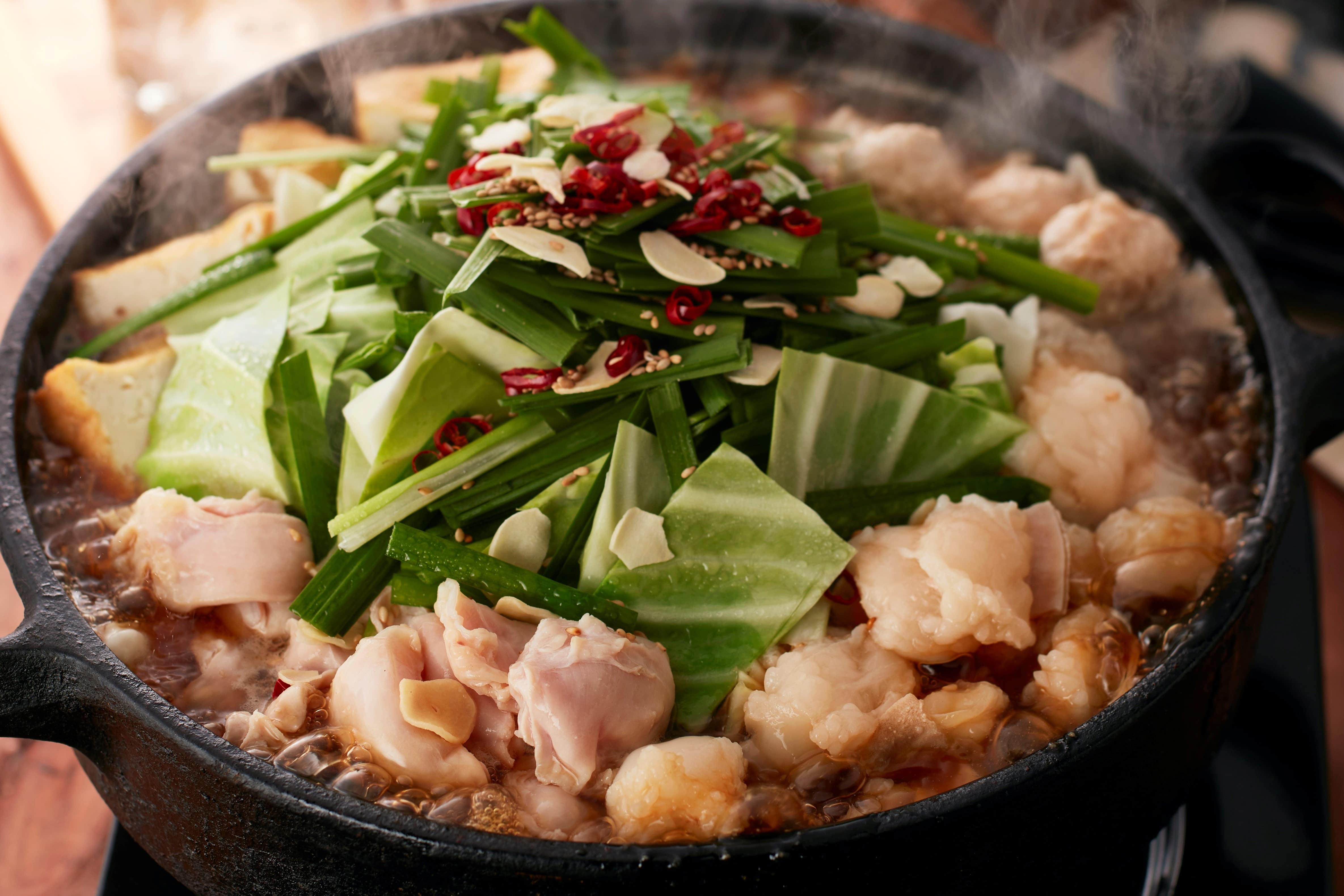 博多華味鳥 もつ鍋セット（M-A1）: 九州エリア│DISCOVER WEST mall