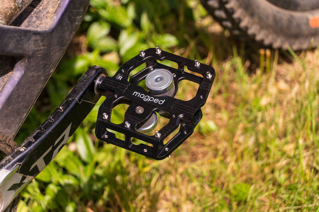 Review: Magped's Magnetic Flat Pedals Attempt to Bridge the Gap