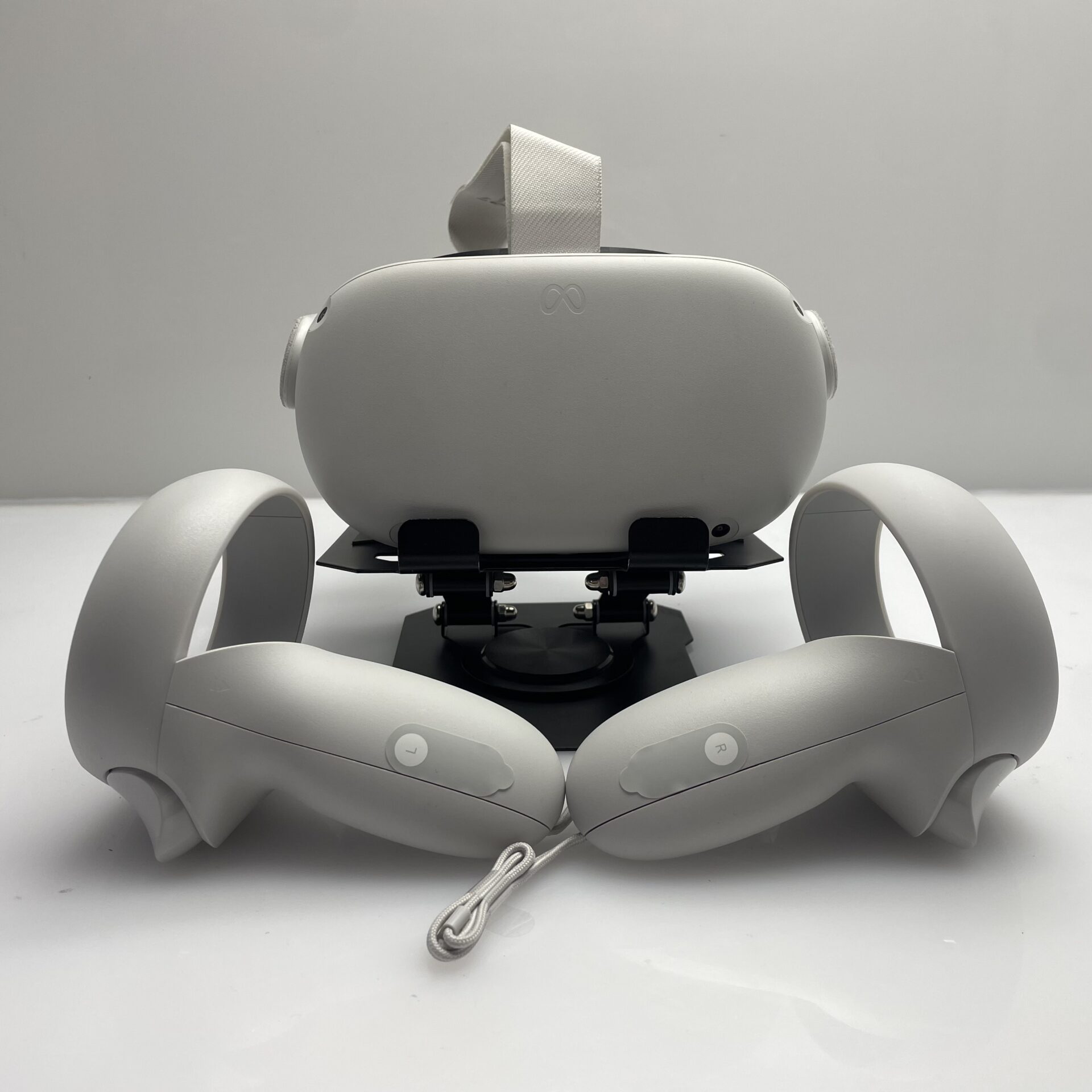 Buy Used Meta Oculus Quest 2 VR Headset 256GB White + 2 Touch