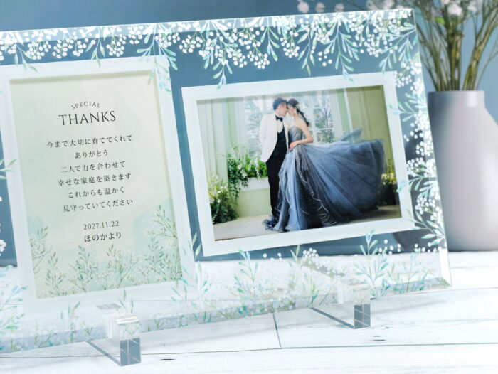 新商品情報】ガラスフォトフレーム子育て感謝状に「かすみ草」デザイン