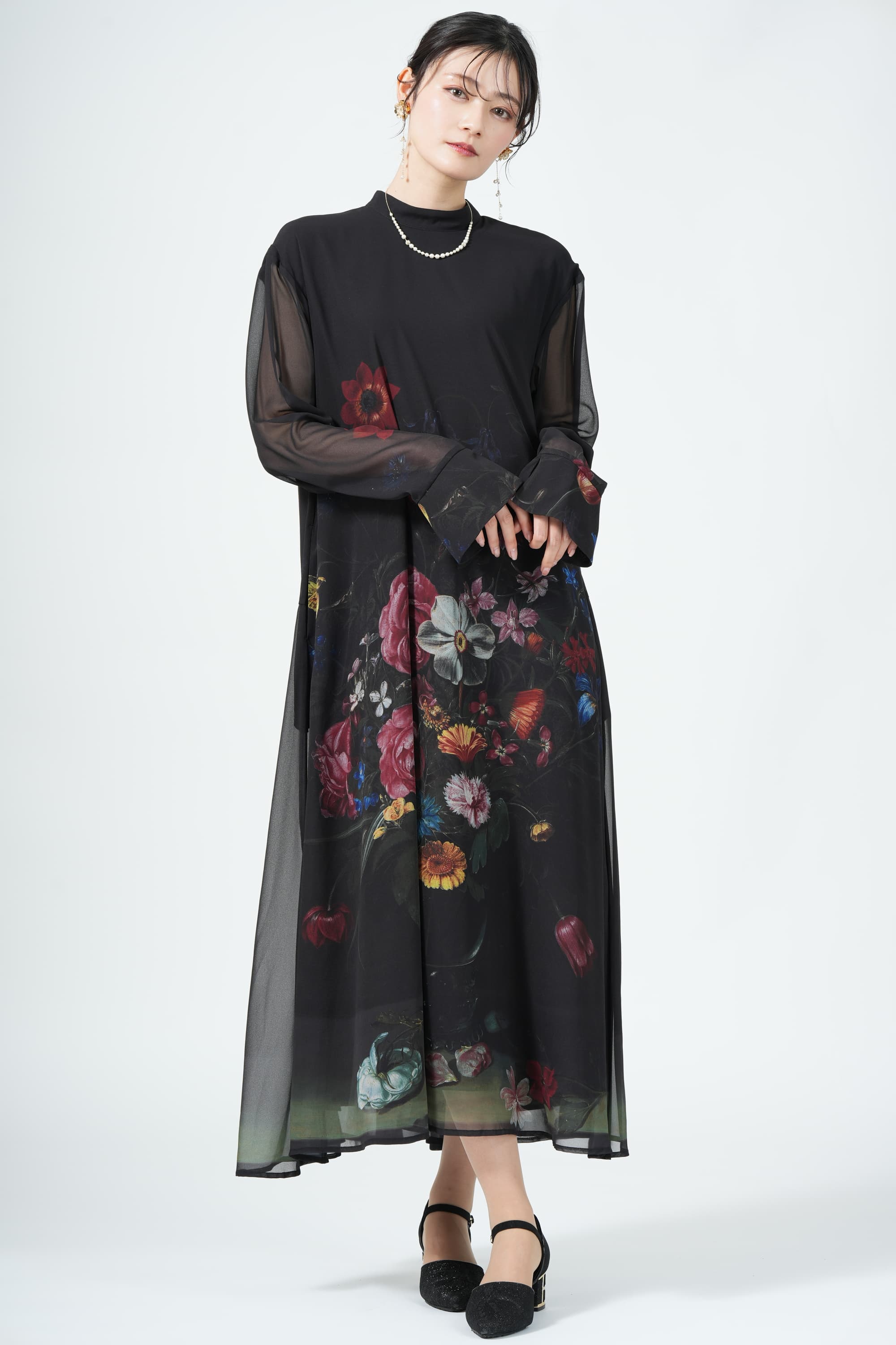 Ameri VINTAGE ブーケ柄ブラックドレス (S) をレンタル - 結婚式