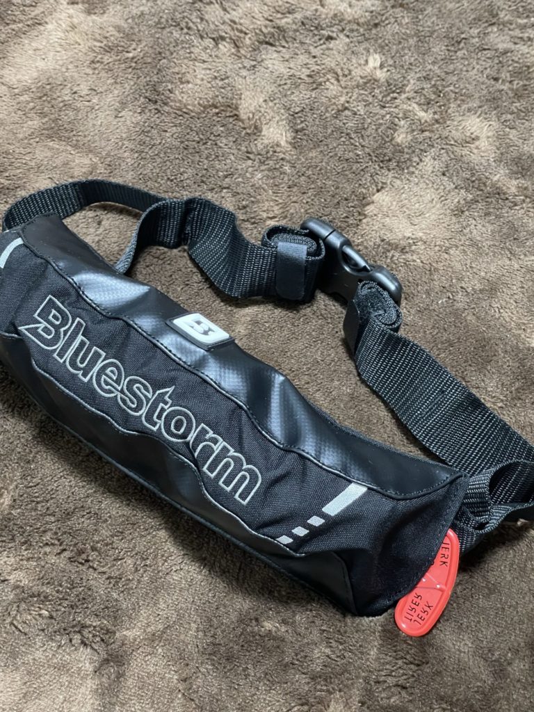 軽量小型のライフジャケットのおすすめ紹介。桜マーク取得の膨張式腰巻