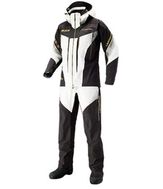 シマノのレインウェア特集！雨降りを味方につけて釣りを楽しもう