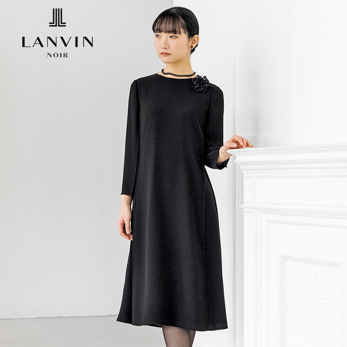 サテントリミングが美しいアンサンブル 13号・ブラック｜東京