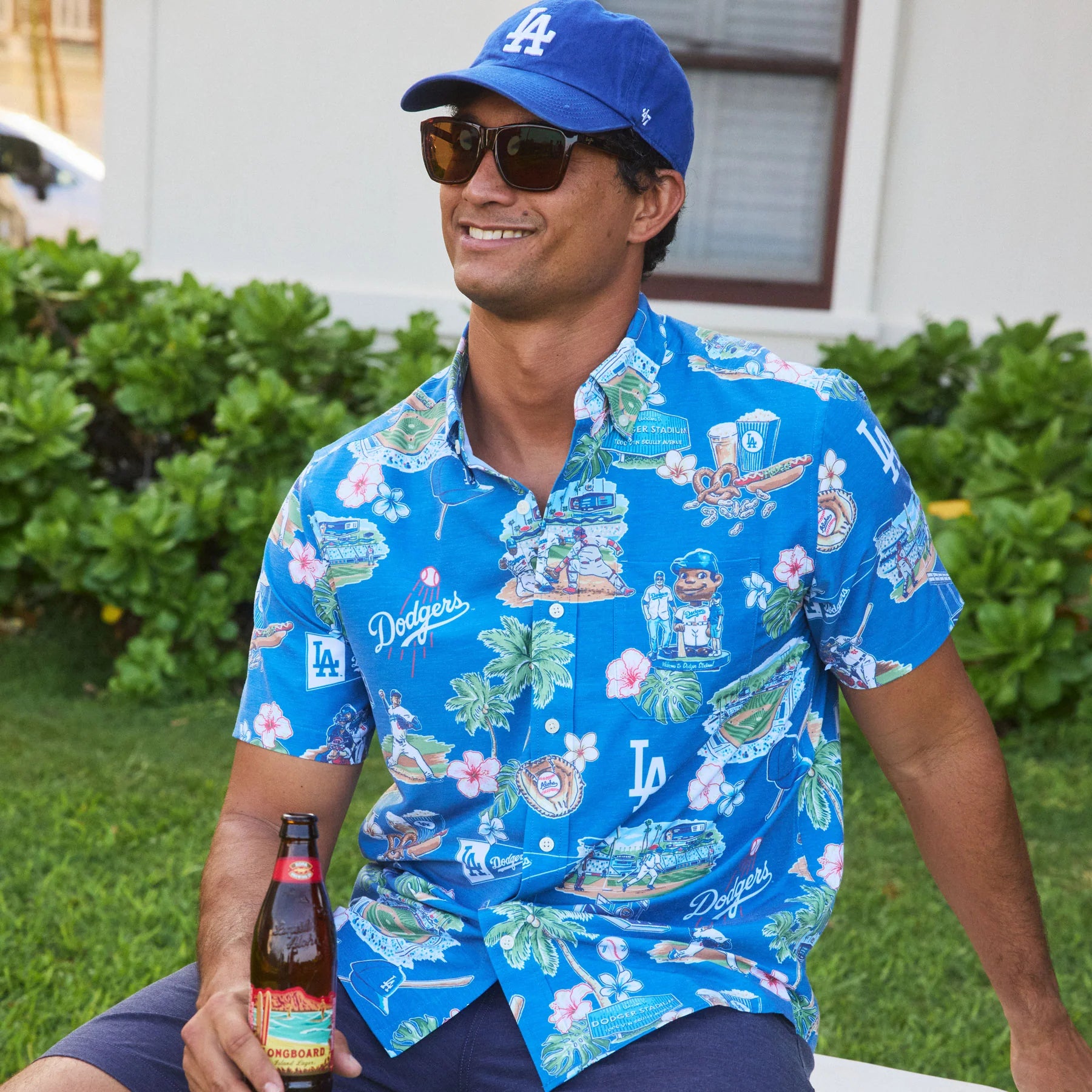 MLB® 2025 LOS ANGELES DODGERS SCENIC PERFORMANCE BUTTON FRONT