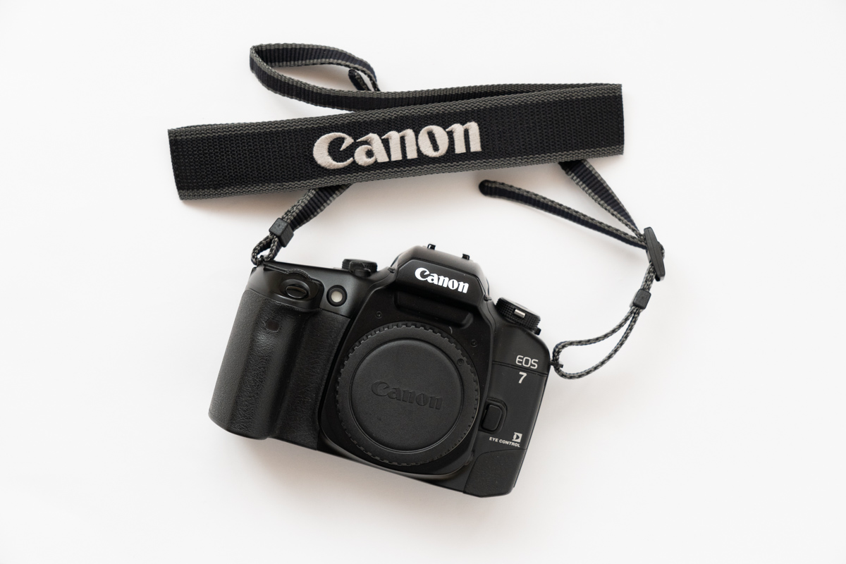 フィルムカメラに同時代Canon純正ネックストラップL3がぴったり！EOS7
