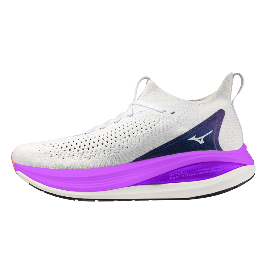 MIZUNO NEO VISTA 2】エリートも唸る「芝生の上」の走り心地？その全貌