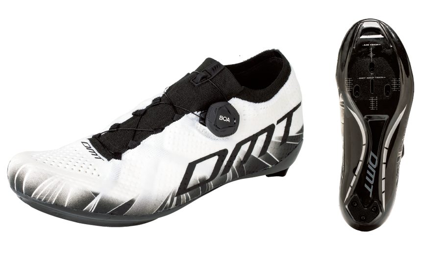 DMTのシューズはワンピースのニットが魅力！｜プロが教えるアイテム