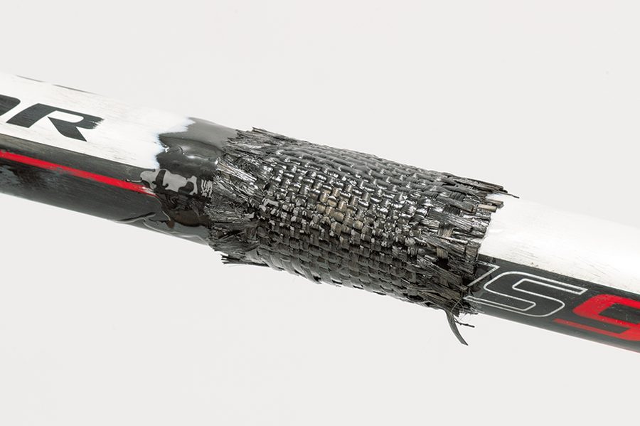 ロードバイクに傷がついた！ 表面剥離したカーボンフレームを補修する