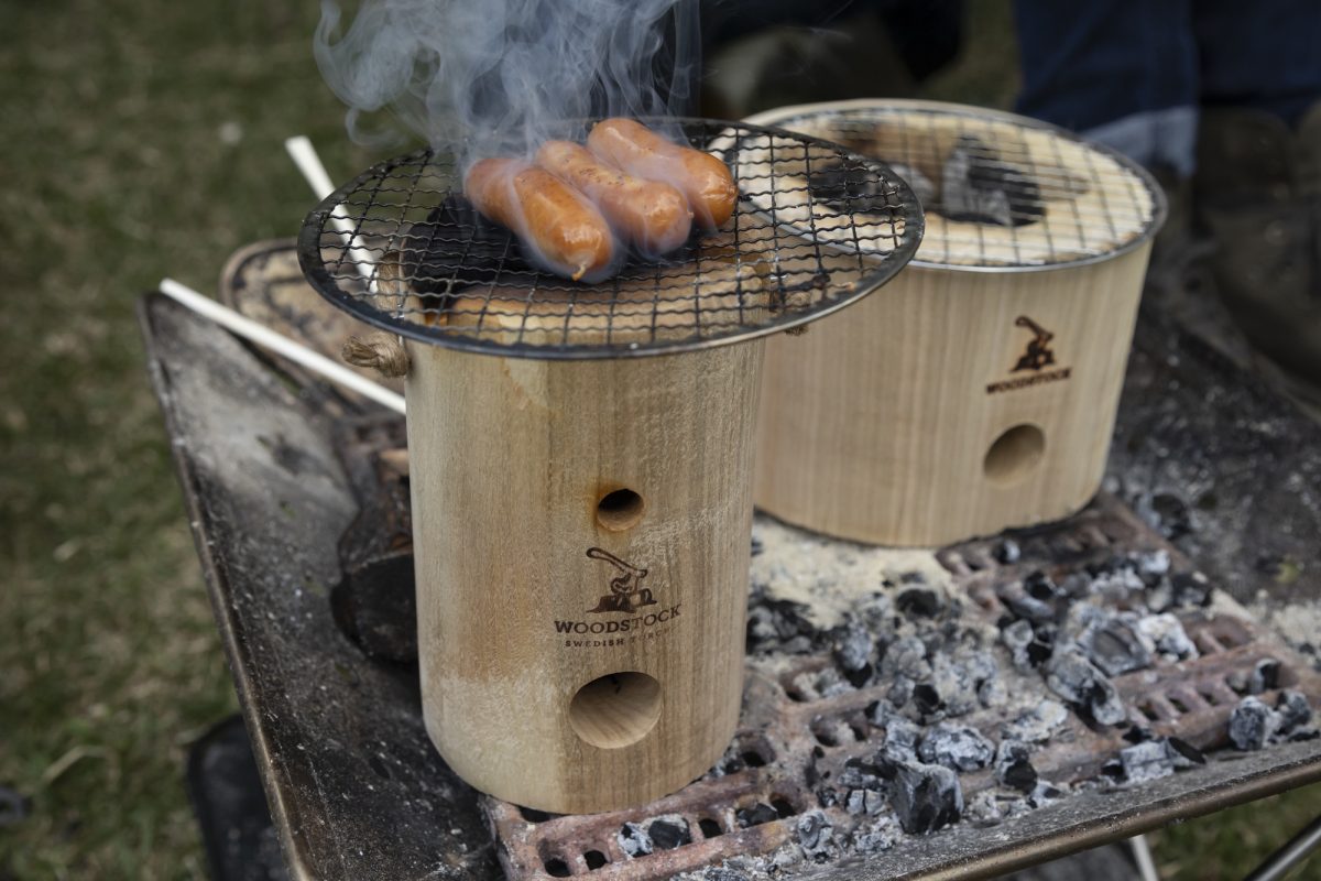キャンプをミニマルに、気軽に本格的な燻製BBQが楽しめる「WOODSTOCK