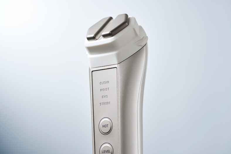 最新美顔器「ルミエ」を忖度なしに1か月使ってみた！ 素肌に自信の