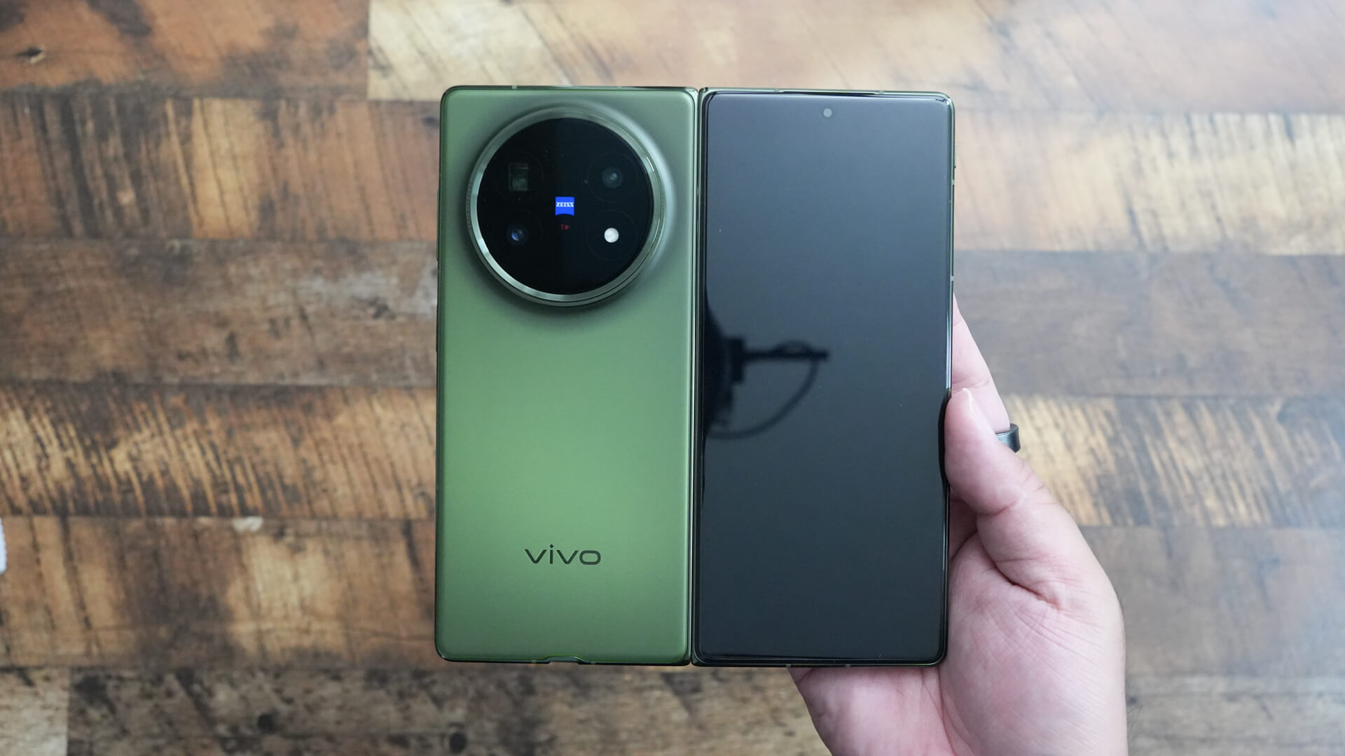 Galaxyよりかなり安い。vivo X Fold 5がグローバル発表。ただ改悪部分