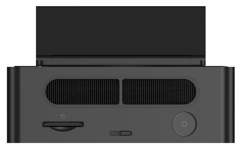 要素盛り過ぎ。MINISFORUM「AtomMan X7 Ti」は4インチLCDやWebカメラ