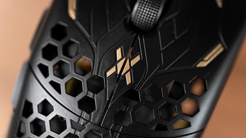 Finalmouse ULX レビュー。軽くて良い。ビルドクオリティが微妙だけど