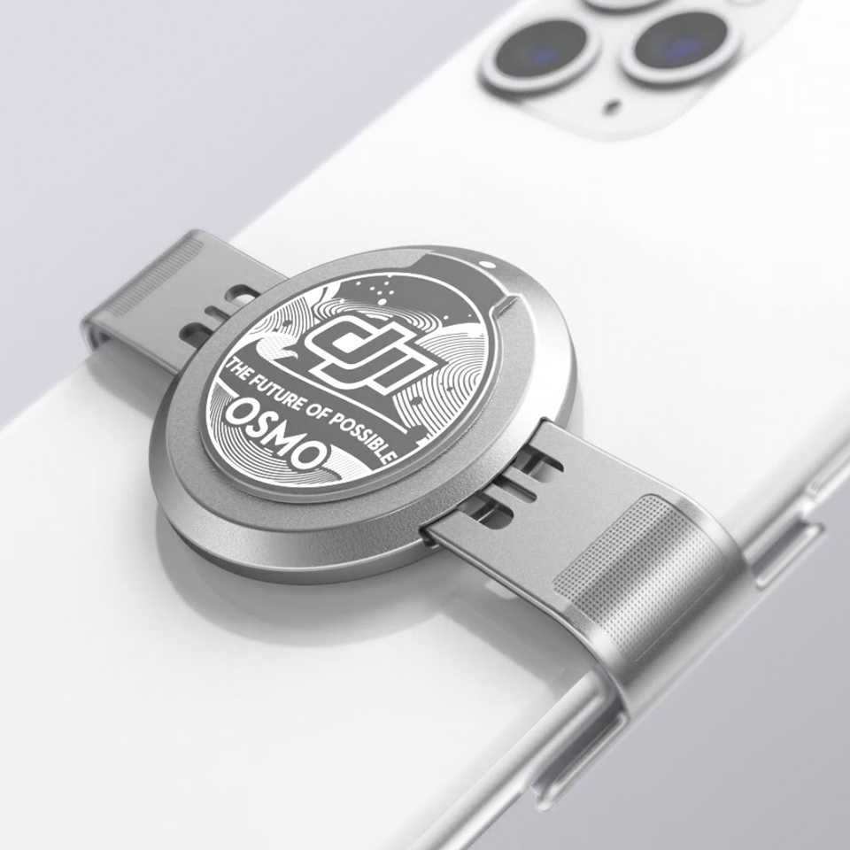 マグネットでカンタン着脱、手軽にプロっぽく撮影できるスマホ用