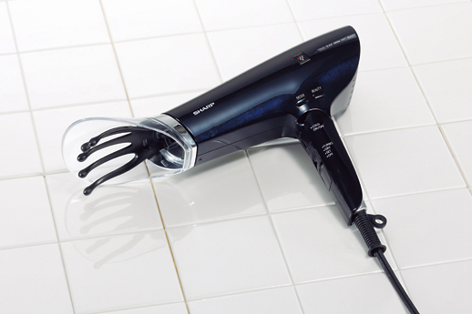 ドライヤーで頭皮の悩みを‟かっさ”らえ! プラズマクラスター搭載