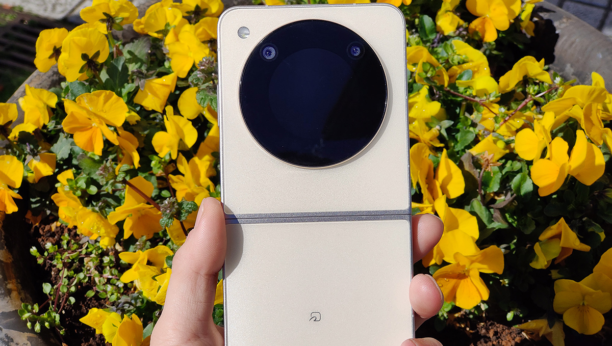 4万円弱ならあり！折りたたみスマホ「Libero Flip」は格好の入門モデル