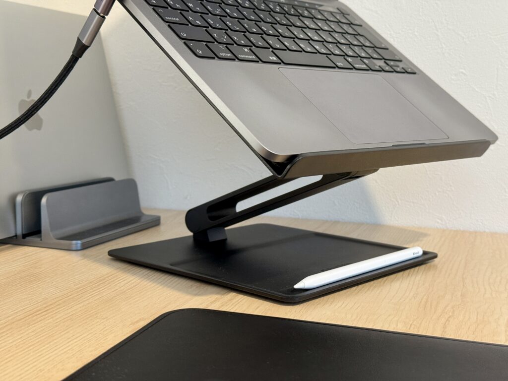Native Union DESK LAPTOP STANDをレビュー！海外風の格好良いデスクを