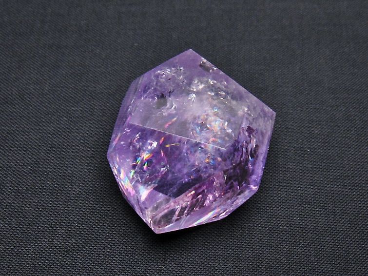 パワーストーン 天然石 虹入りアメジスト 原石[T436-2850]
