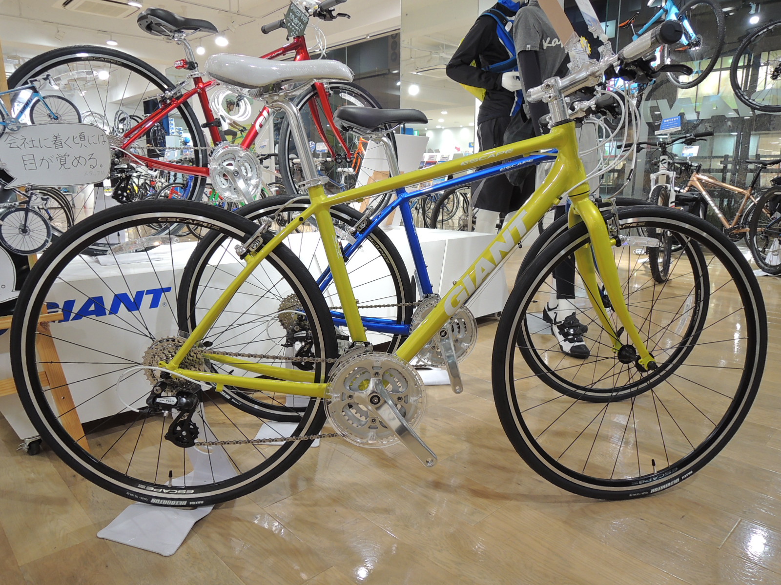 ESCAPE R3 NEWカラーのライムゴールド入荷致しました