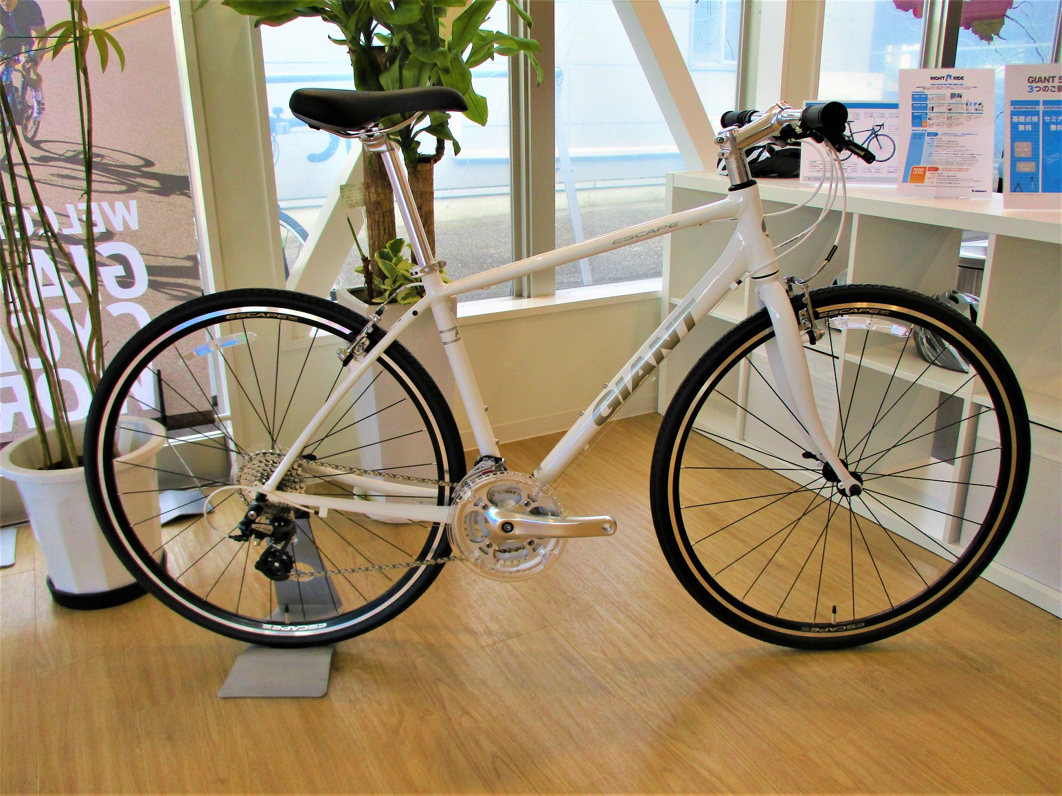 入荷情報】2018年早期モデル☆第2弾☆入荷してます！！ESCAPE R3