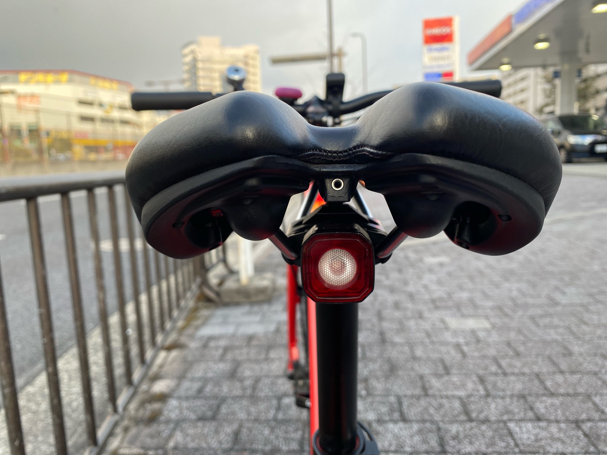 サドルレールにテールライトを装着できるマウントのご紹介