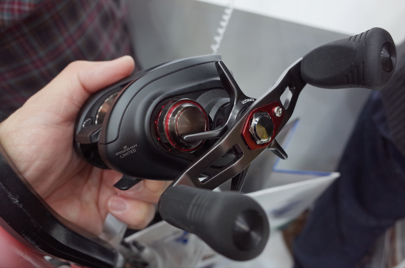 噂の最強リール「ダイワZ 2020 BLACK LTD」が超カッコいい！ | つりにいく