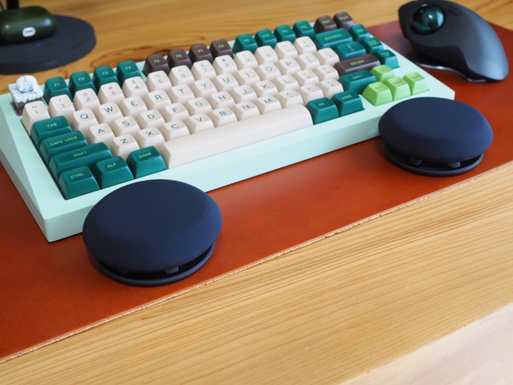 HOVER レビュー】柔軟なタイピングを実現する磁気浮上式パームレスト