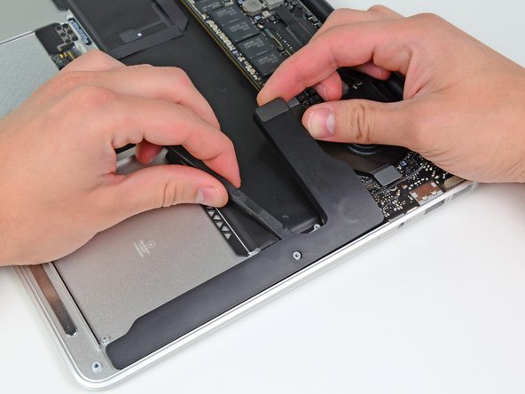 MacBook Air 13インチ Mid 2011マイクの交換 - iFixit 修理ガイド