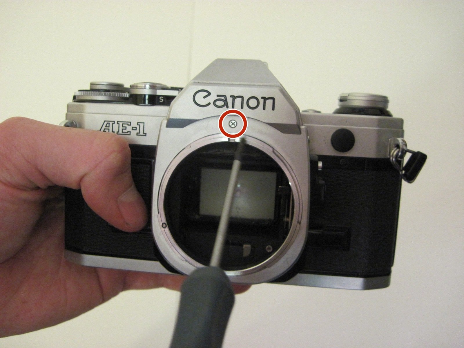 Canon AE-1 SLR レンズマウントの交換 - iFixit 修理ガイド