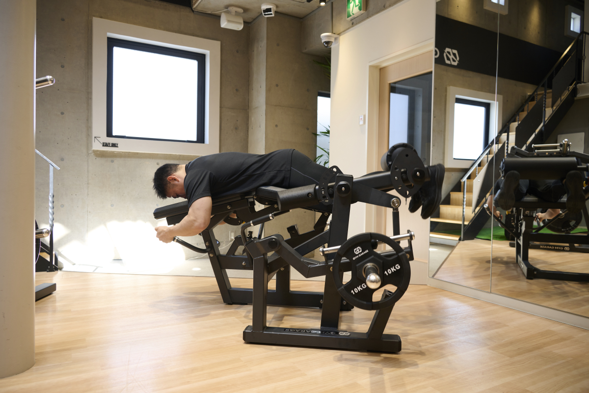 GYM GARAGE】 レッグエクステンション/レッグカール（プレートロード