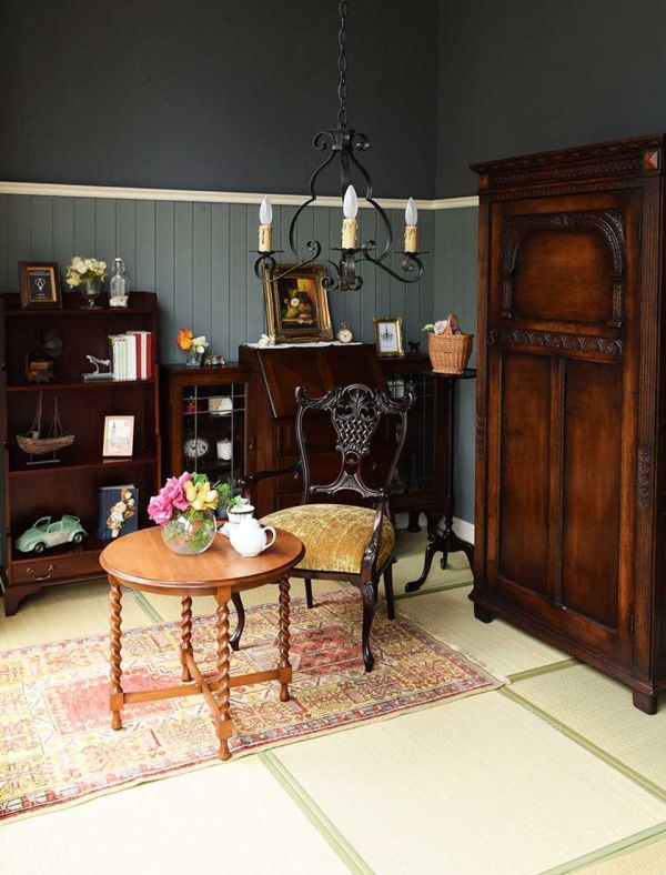 英国のアンティークテーブル、ツイスト脚がおしゃれなオーク材のロー