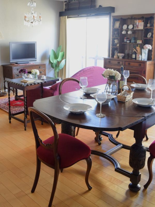 ガラスコラムが付いたフランス輸入のアンティーク シャンデリア(5灯