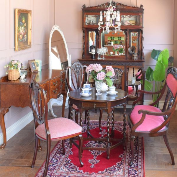 アンティークのヘップルホワイトチェア、透かし彫りが美しい英国の椅子