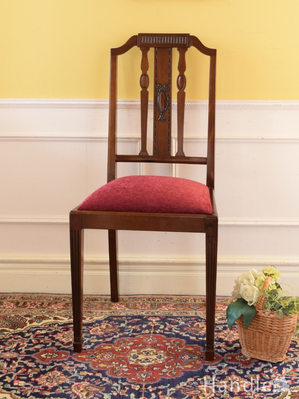 お部屋の角で使えるコーナーチェア、イギリスで見つけたアンティークの