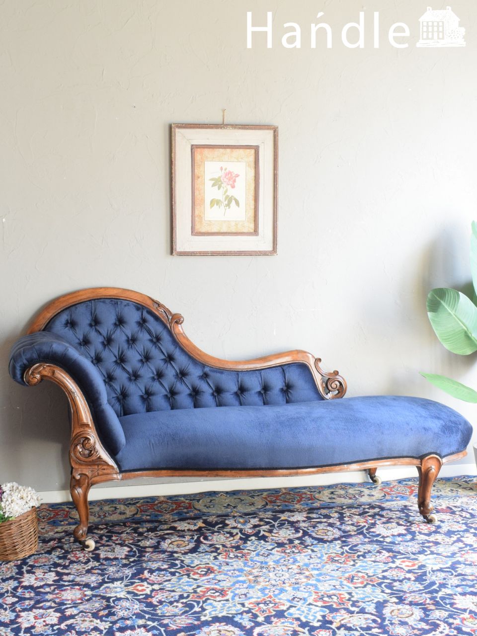 フランス輸入の優雅なアンティークソファ、彫刻が美しいウォルナット材