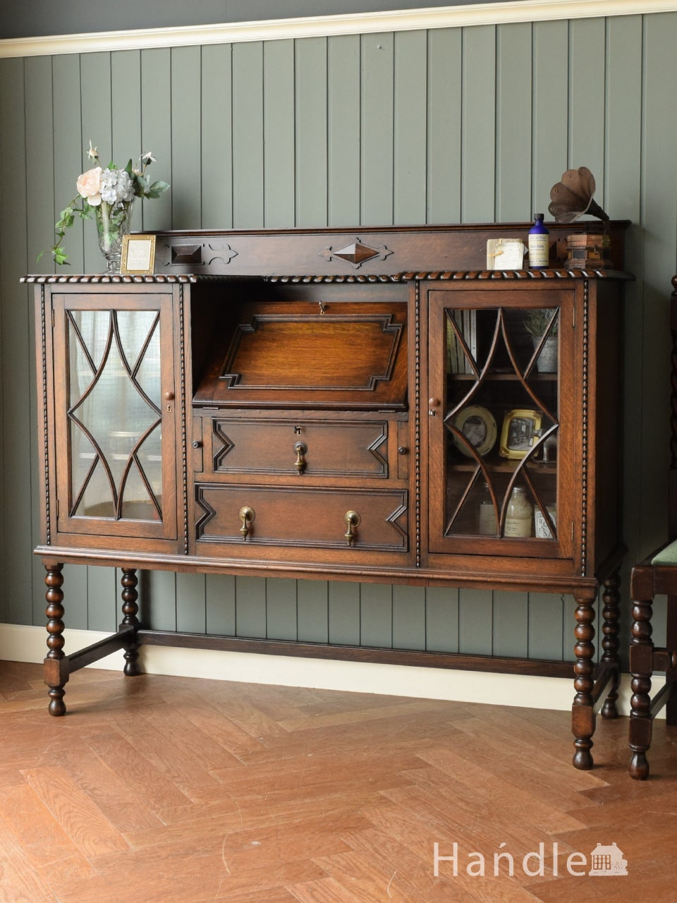 イギリスで見つけた美しいアンティーク家具、本棚とデスクが一つになっ